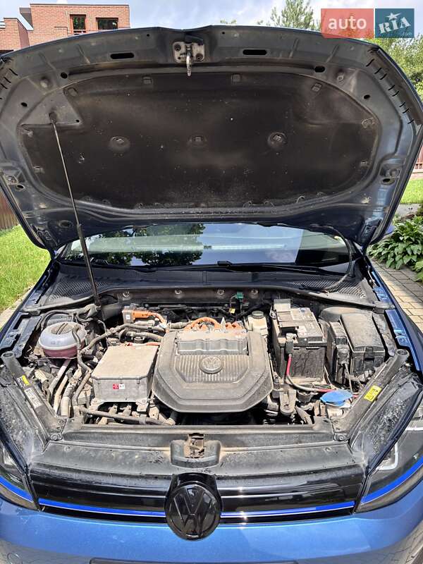 Хэтчбек Volkswagen e-Golf 2016 в Тернополе