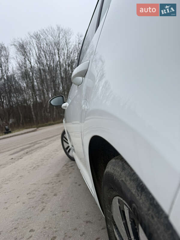 Хетчбек Volkswagen e-Golf 2014 в Тернополі фото 8 Хетчбек Volkswagen e-Golf 2014 в Тернополі