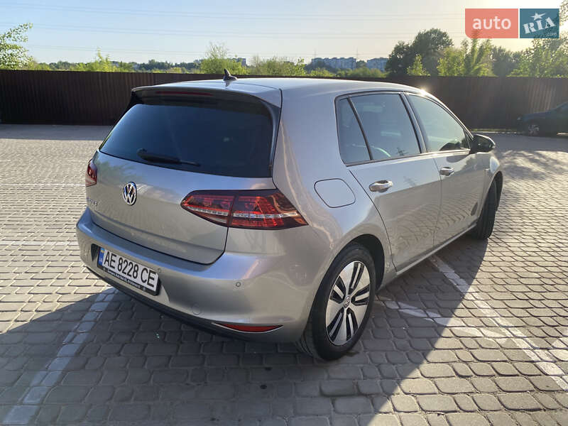 Хетчбек Volkswagen e-Golf 2015 в Дніпрі