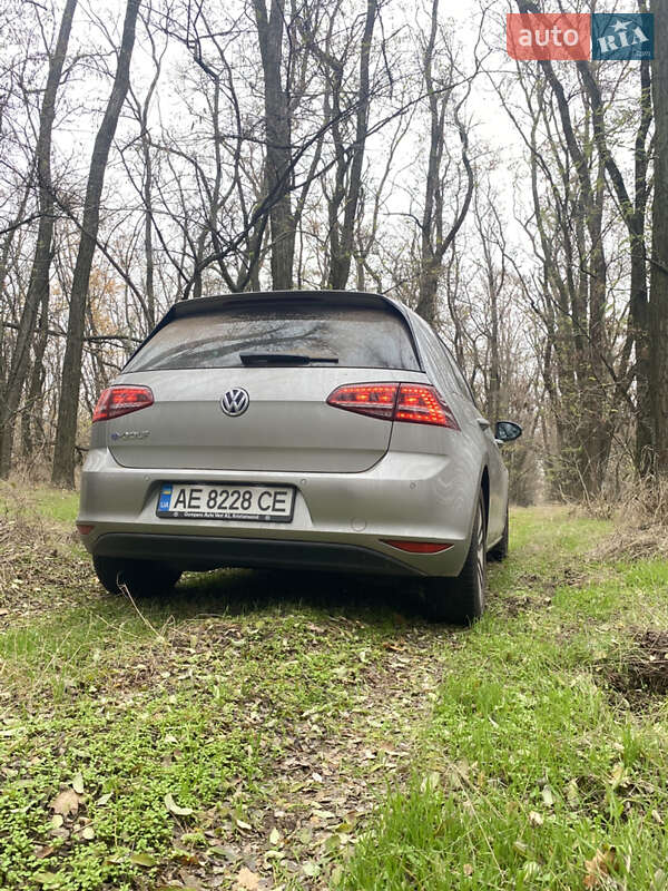 Хетчбек Volkswagen e-Golf 2015 в Дніпрі