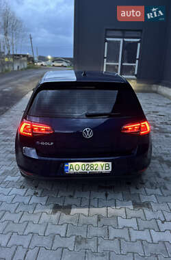 Хэтчбек Volkswagen e-Golf 2015 в Ужгороде