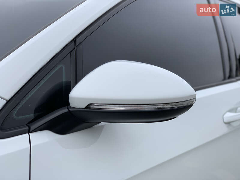 Хэтчбек Volkswagen e-Golf 2015 в Ивано-Франковске