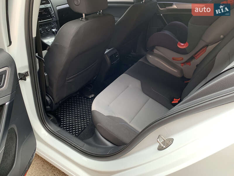 Хэтчбек Volkswagen e-Golf 2015 в Ивано-Франковске