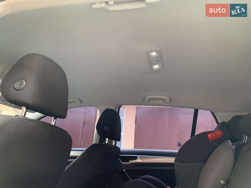 Хэтчбек Volkswagen e-Golf 2015 в Ивано-Франковске