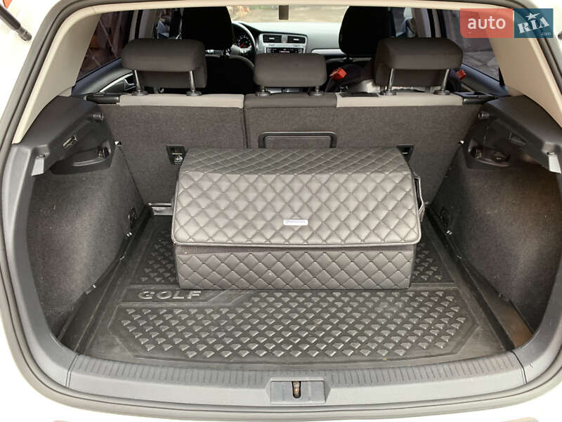 Хэтчбек Volkswagen e-Golf 2015 в Ивано-Франковске