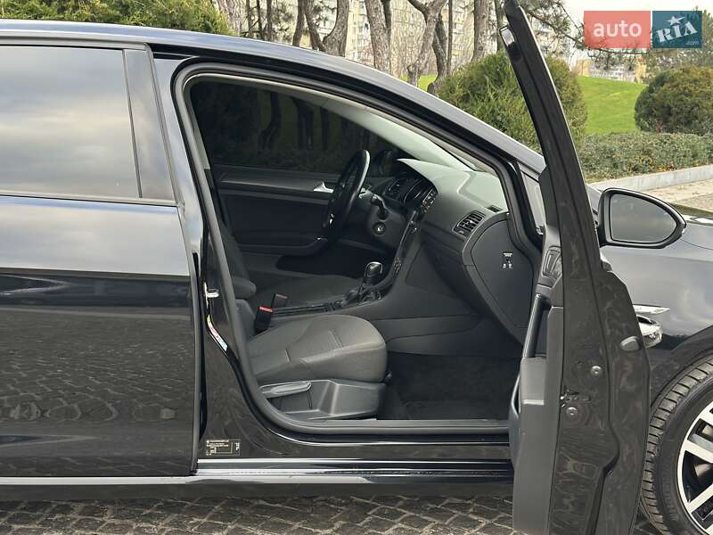 Хэтчбек Volkswagen e-Golf 2020 в Днепре