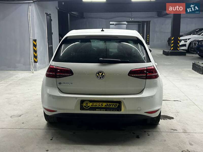 Хетчбек Volkswagen e-Golf 2015 в Чернівцях