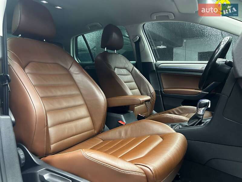 Хетчбек Volkswagen e-Golf 2015 в Чернівцях