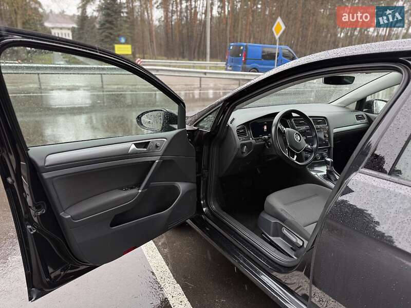 Хэтчбек Volkswagen e-Golf 2019 в Дубно