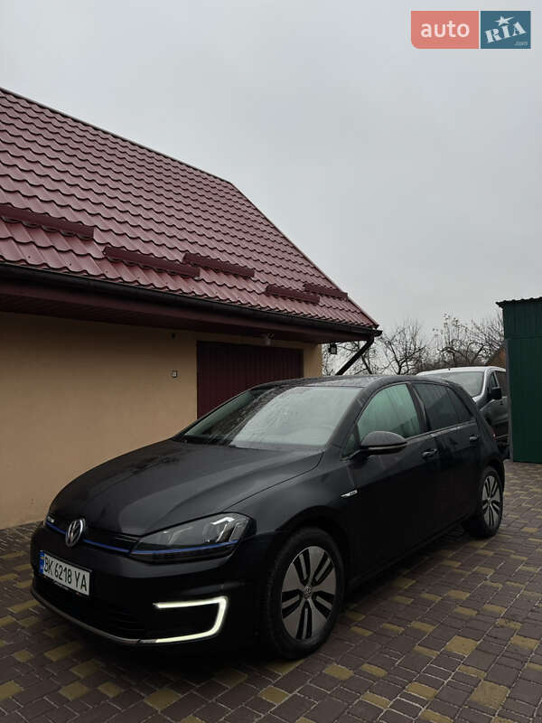 Хэтчбек Volkswagen e-Golf 2015 в Ровно