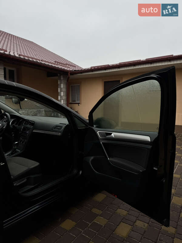 Хэтчбек Volkswagen e-Golf 2015 в Ровно