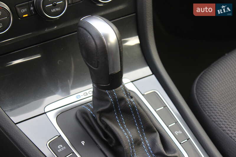 Хэтчбек Volkswagen e-Golf 2020 в Днепре