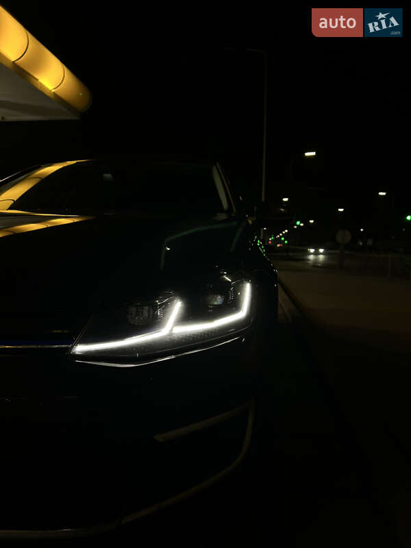 Хэтчбек Volkswagen e-Golf 2018 в Киеве