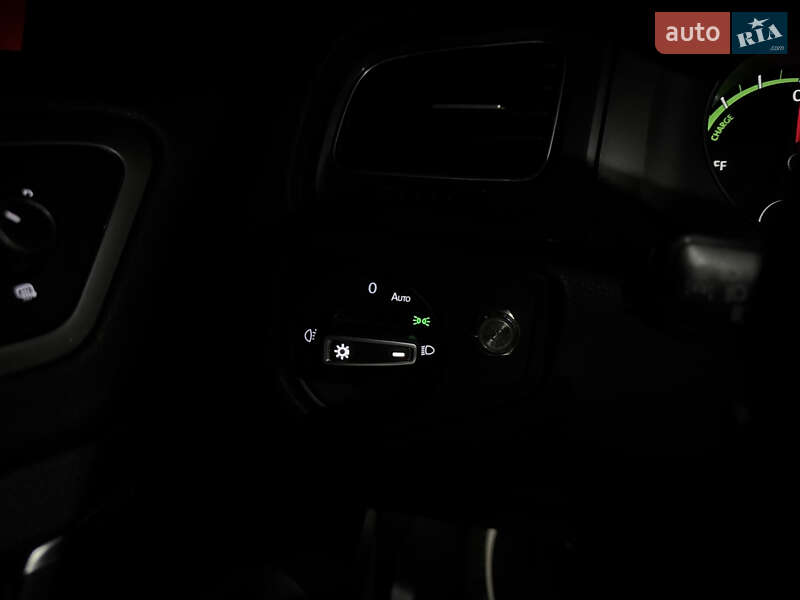 Хэтчбек Volkswagen e-Golf 2015 в Хмельницком