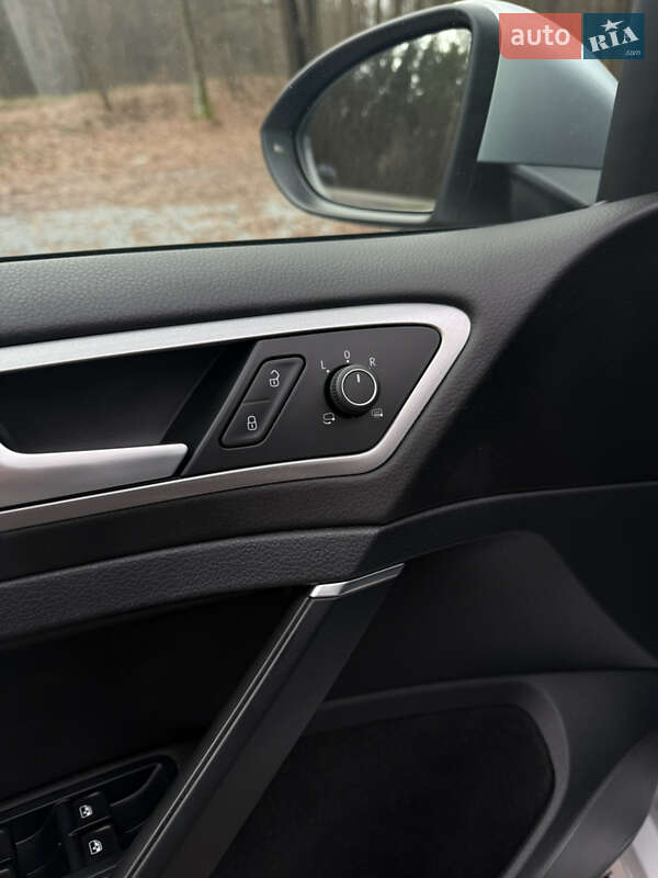 Хэтчбек Volkswagen e-Golf 2016 в Бродах фото 19 Хэтчбек Volkswagen e-Golf 2016 в Бродах