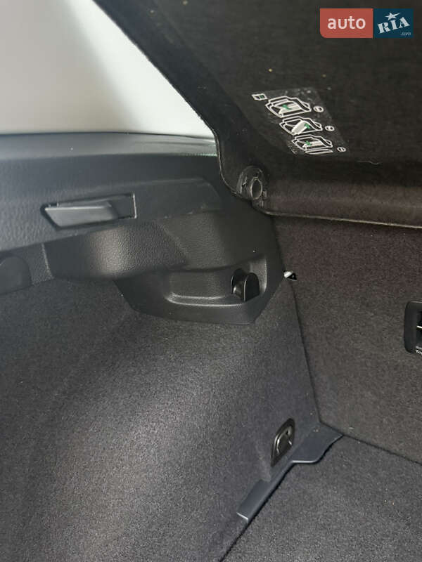 Хэтчбек Volkswagen e-Golf 2016 в Бродах фото 40 Хэтчбек Volkswagen e-Golf 2016 в Бродах