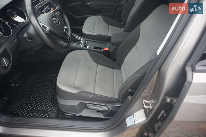 Хэтчбек Volkswagen e-Golf 2015 в Самборе