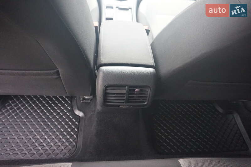 Хэтчбек Volkswagen e-Golf 2015 в Самборе