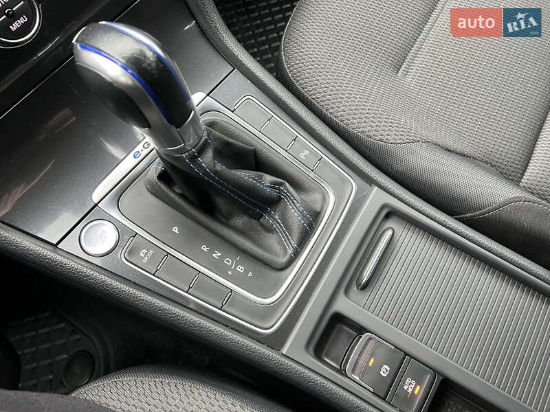 Хэтчбек Volkswagen e-Golf 2018 в Львове