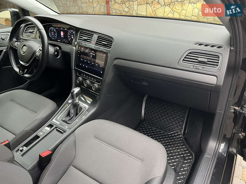 Хэтчбек Volkswagen e-Golf 2018 в Львове