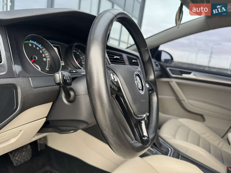 Хэтчбек Volkswagen e-Golf 2015 в Тернополе фото 49 Хэтчбек Volkswagen e-Golf 2015 в Тернополе