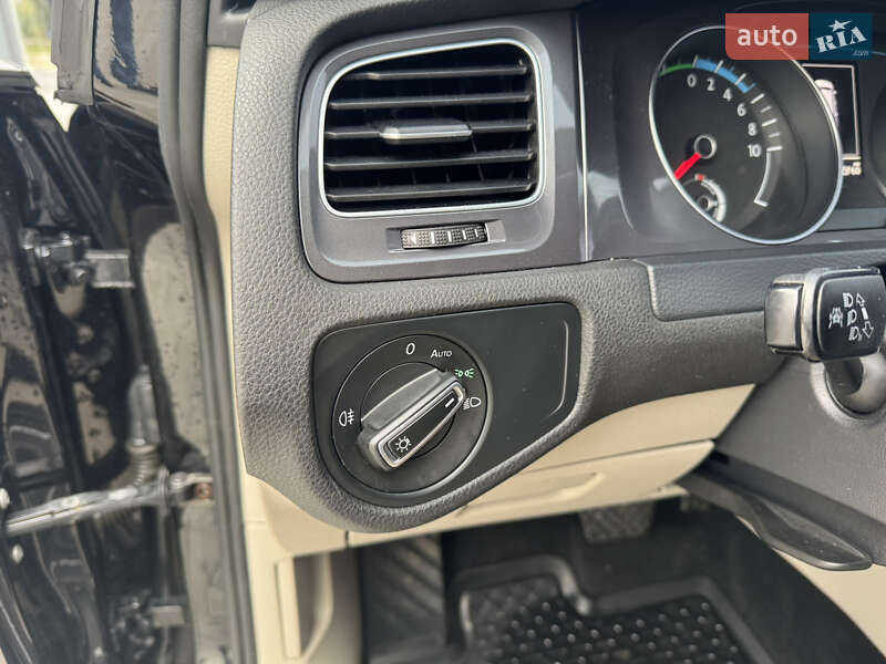 Хэтчбек Volkswagen e-Golf 2015 в Тернополе фото 50 Хэтчбек Volkswagen e-Golf 2015 в Тернополе