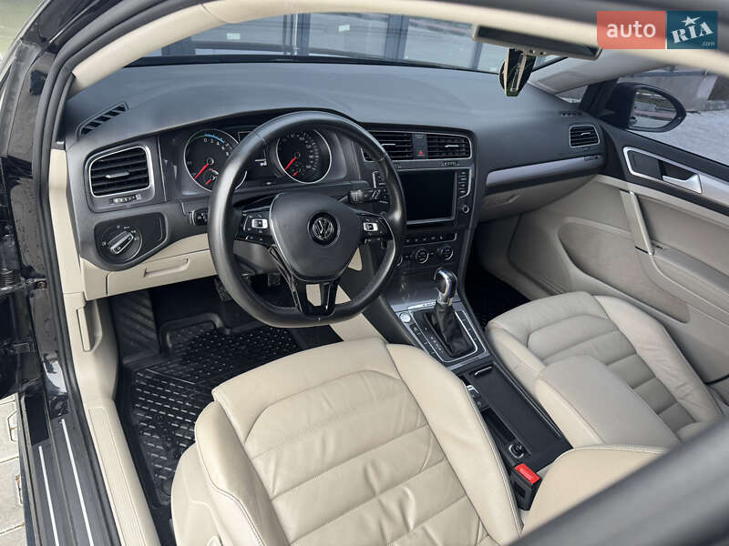 Хэтчбек Volkswagen e-Golf 2015 в Тернополе фото 48 Хэтчбек Volkswagen e-Golf 2015 в Тернополе