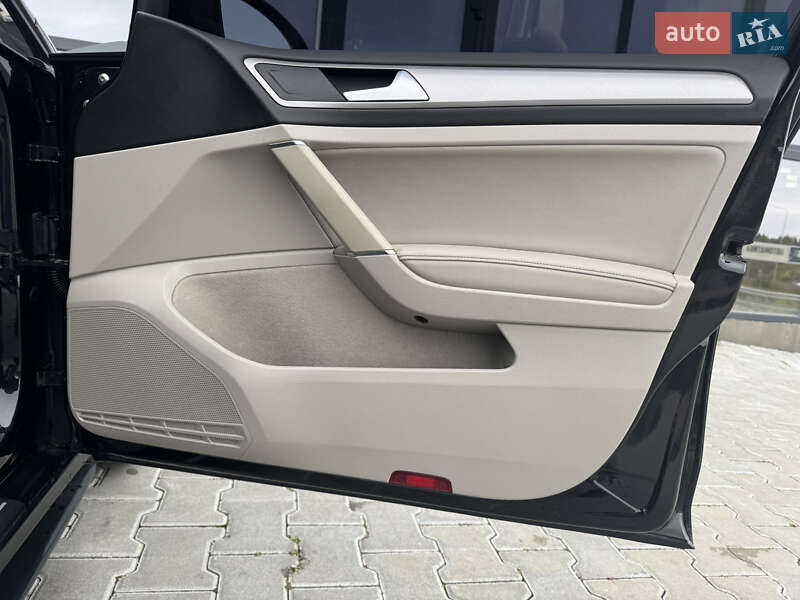 Хэтчбек Volkswagen e-Golf 2015 в Тернополе фото 56 Хэтчбек Volkswagen e-Golf 2015 в Тернополе