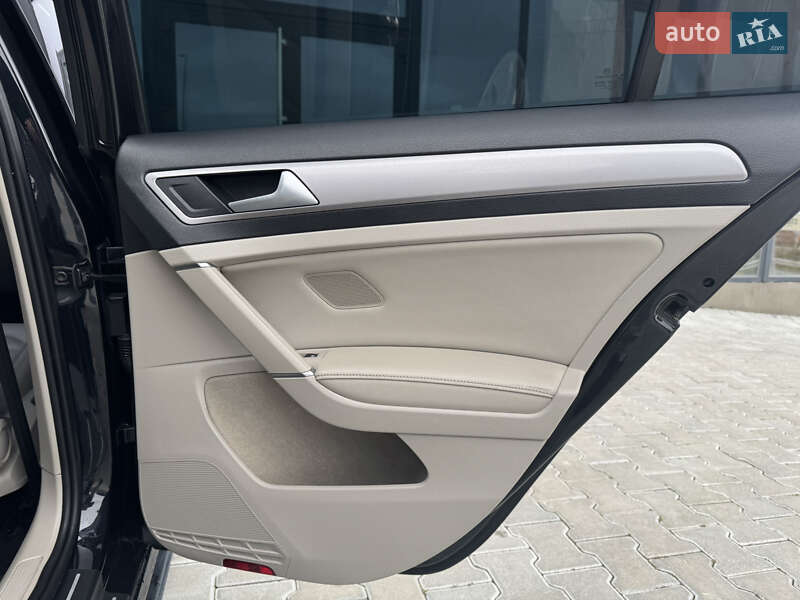 Хэтчбек Volkswagen e-Golf 2015 в Тернополе фото 60 Хэтчбек Volkswagen e-Golf 2015 в Тернополе