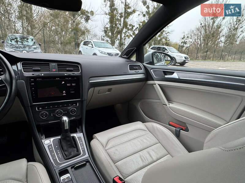 Хэтчбек Volkswagen e-Golf 2019 в Луцке