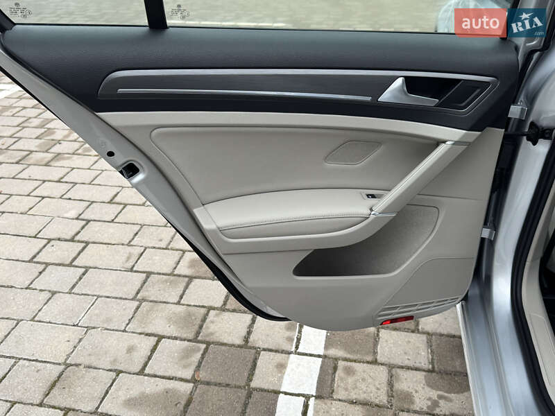 Хэтчбек Volkswagen e-Golf 2019 в Луцке