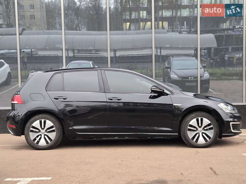 Хэтчбек Volkswagen e-Golf 2019 в Киеве