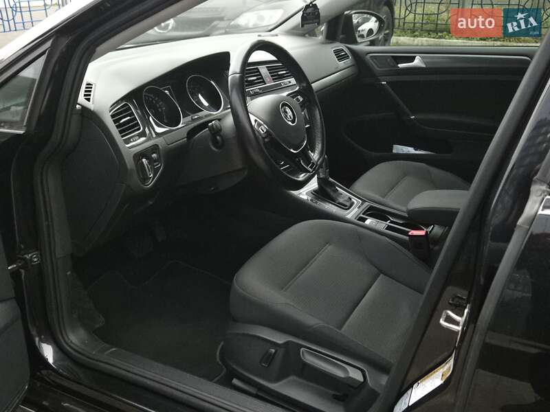 Хэтчбек Volkswagen e-Golf 2019 в Киеве