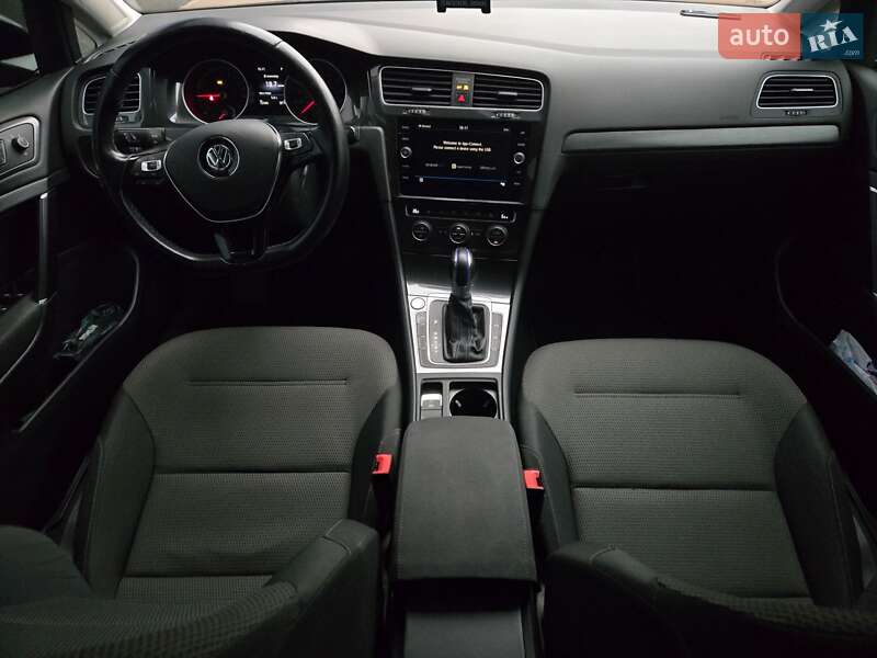 Хэтчбек Volkswagen e-Golf 2019 в Киеве