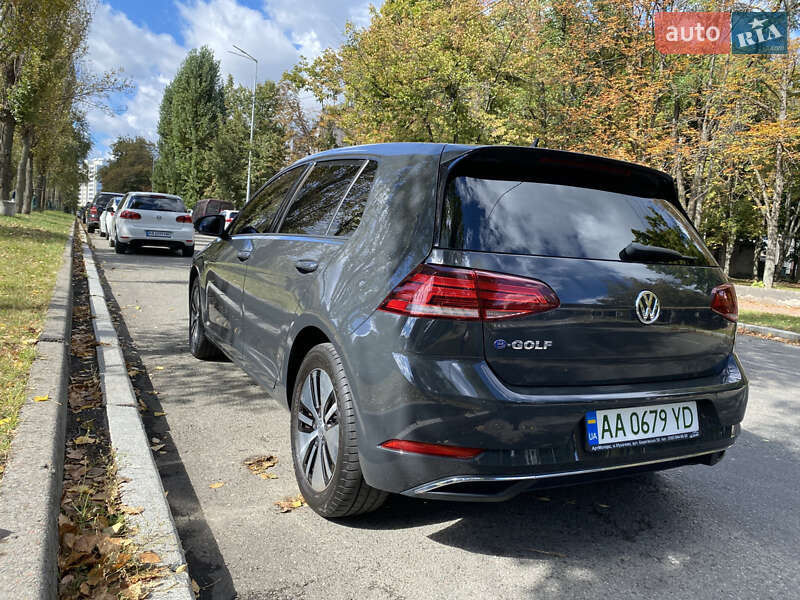 Хэтчбек Volkswagen e-Golf 2018 в Киеве