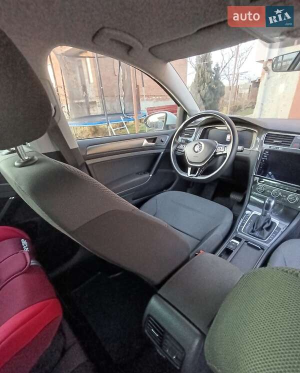 Хетчбек Volkswagen e-Golf 2018 в Львові фото 21 Хетчбек Volkswagen e-Golf 2018 в Львові