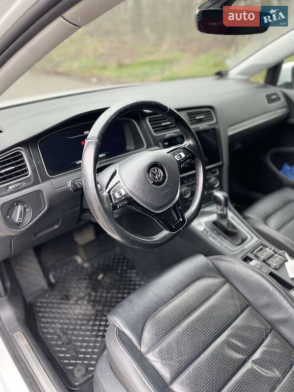 Хэтчбек Volkswagen e-Golf 2017 в Луцке фото 27 Хэтчбек Volkswagen e-Golf 2017 в Луцке