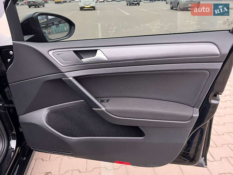 Хетчбек Volkswagen e-Golf 2020 в Києві