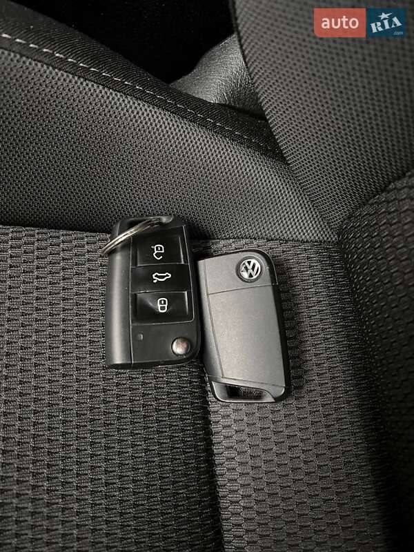 Хетчбек Volkswagen e-Golf 2020 в Києві