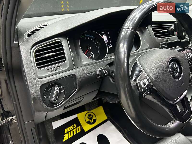 Хэтчбек Volkswagen e-Golf 2016 в Черновцах фото 8 Хэтчбек Volkswagen e-Golf 2016 в Черновцах