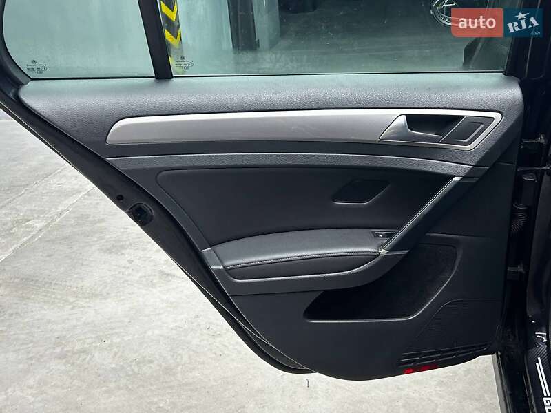 Хэтчбек Volkswagen e-Golf 2016 в Черновцах фото 14 Хэтчбек Volkswagen e-Golf 2016 в Черновцах