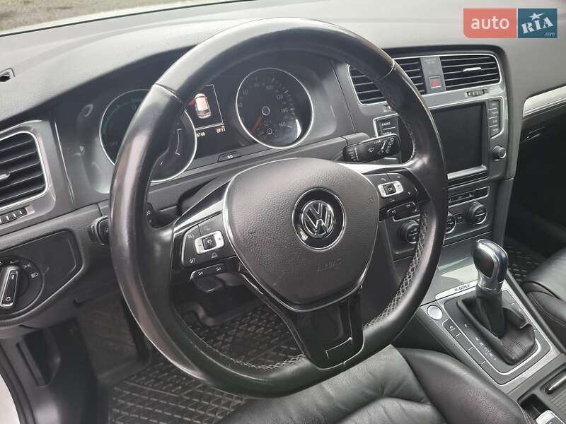 Хетчбек Volkswagen e-Golf 2015 в Полтаві фото 17 Хетчбек Volkswagen e-Golf 2015 в Полтаві