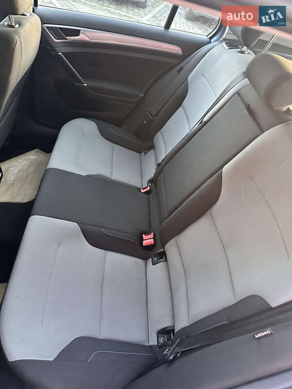 Хетчбек Volkswagen e-Golf 2014 в Чернівцях