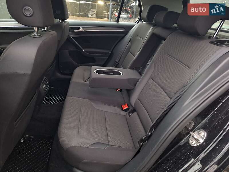 Хетчбек Volkswagen e-Golf 2017 в Городку