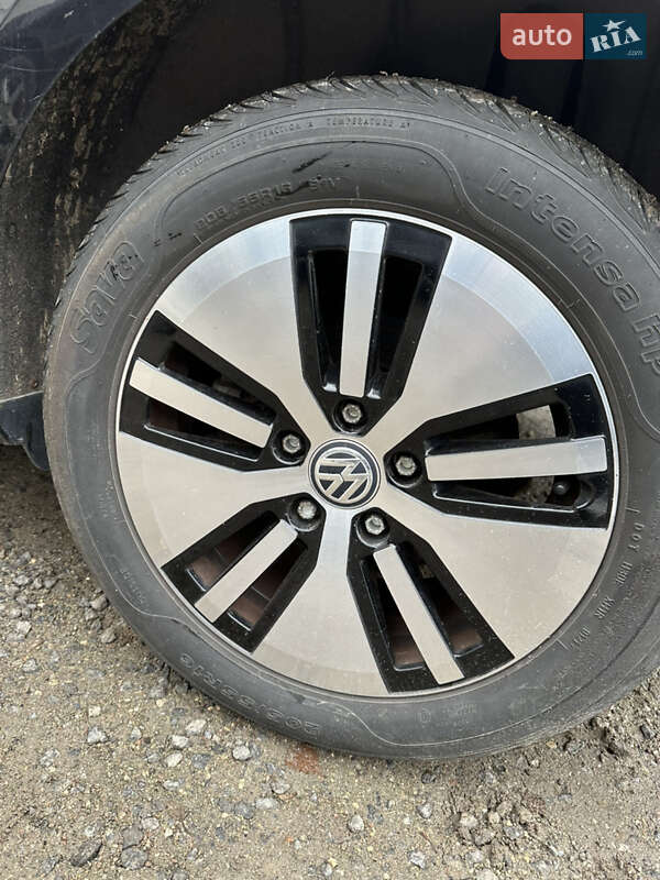 Хетчбек Volkswagen e-Golf 2014 в Тернополі фото 24 Хетчбек Volkswagen e-Golf 2014 в Тернополі