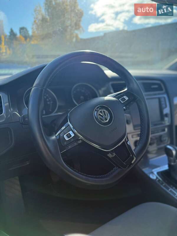 Хетчбек Volkswagen e-Golf 2014 в Івано-Франківську