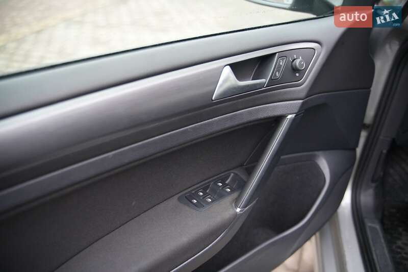 Хэтчбек Volkswagen e-Golf 2017 в Дубно