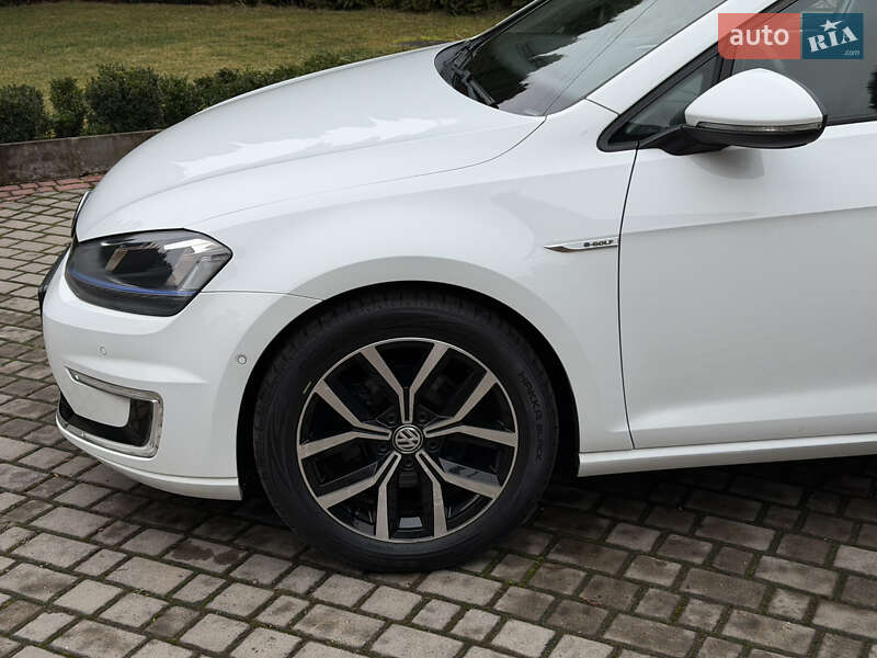 Хетчбек Volkswagen e-Golf 2015 в Рівному