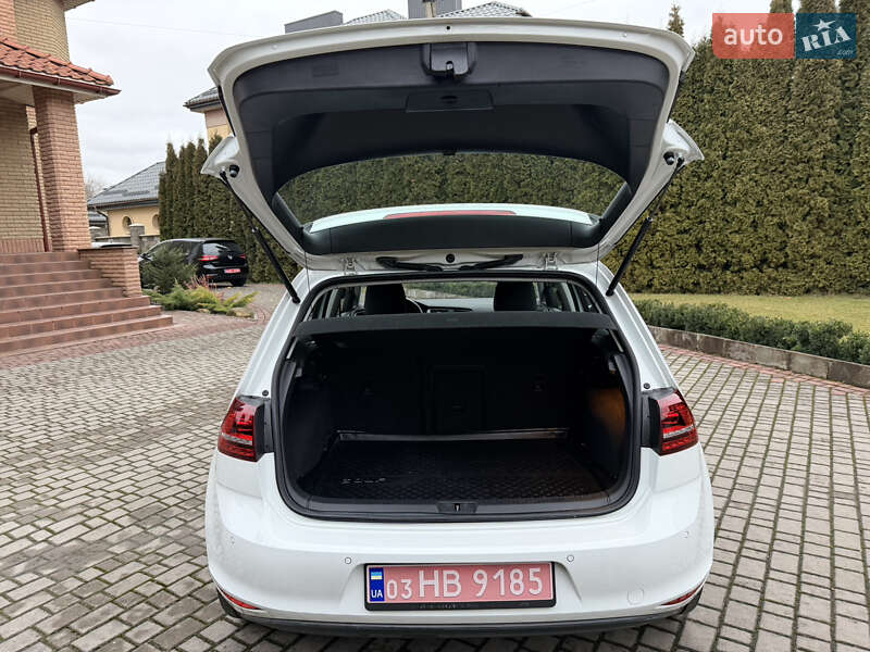 Хетчбек Volkswagen e-Golf 2015 в Рівному