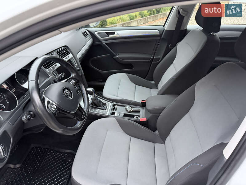 Хетчбек Volkswagen e-Golf 2015 в Рівному